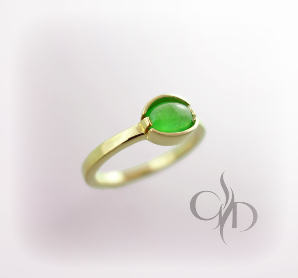Oval natural jadeite ring in 18k yellow gold